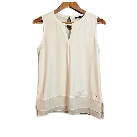 3 for $30! Tommy Hilfiger tank top with key hole detail - Picture 1 of 8